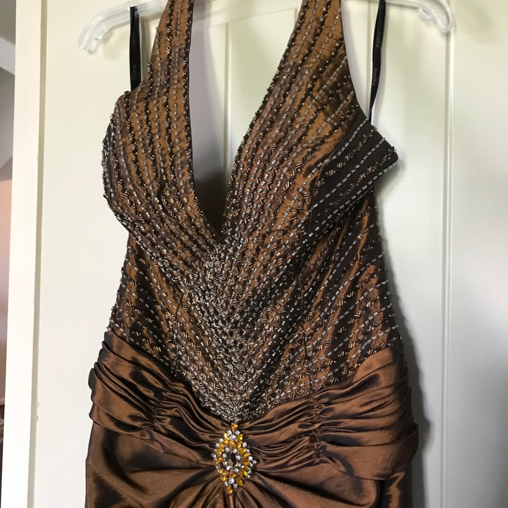 Formal Dress - Picture 2 of 8